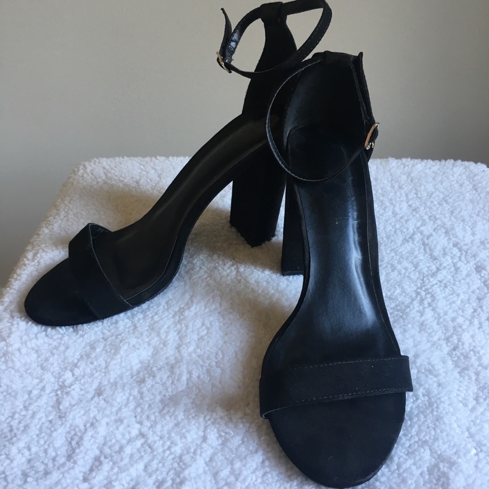 Lulu’s Basic Black Ankle Strap Heel Size 9